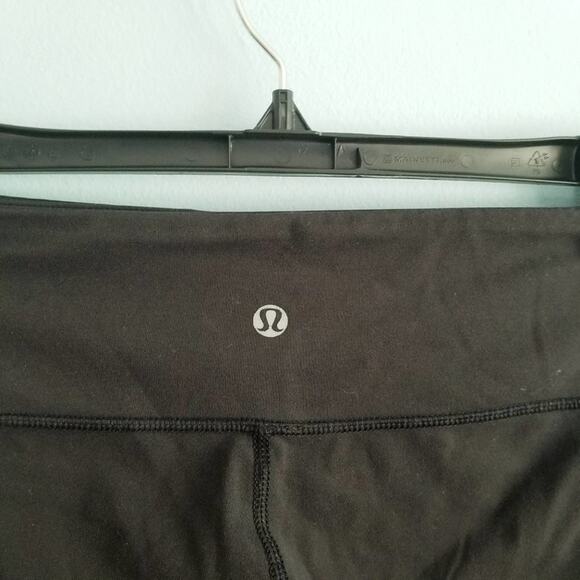 Lululemon Black Crops - Picture 3 of 6